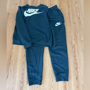 Nike suit pants S sweatshirt M perfect condition